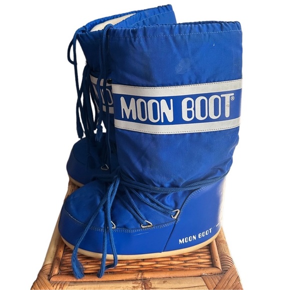 Moon Boot. Size 8.5. - Picture 3 of 3